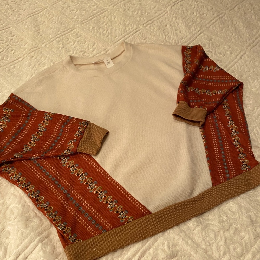 Ces Femme bat sleeve top. New. Size:small.